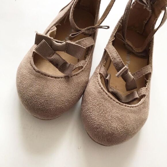 Old Navy taupe faux suede bow flats EUC size 5 - Picture 3 of 4
